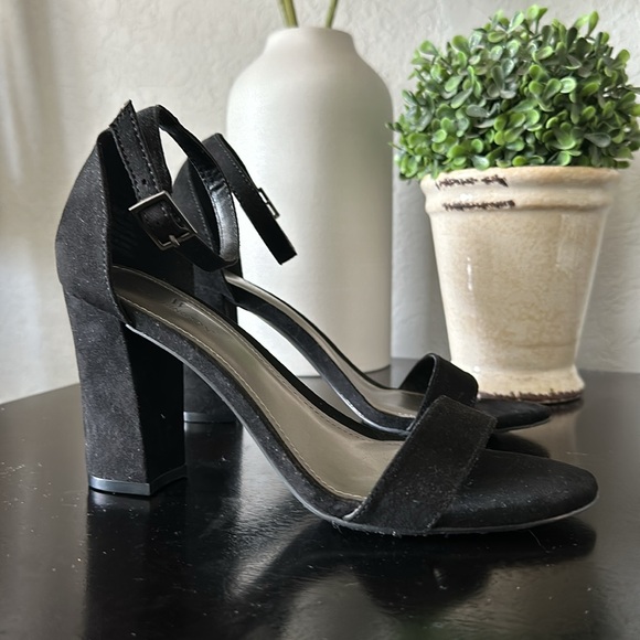Worthington Brand Women’s Black Block Heels - Size 6M - Picture 2 of 6